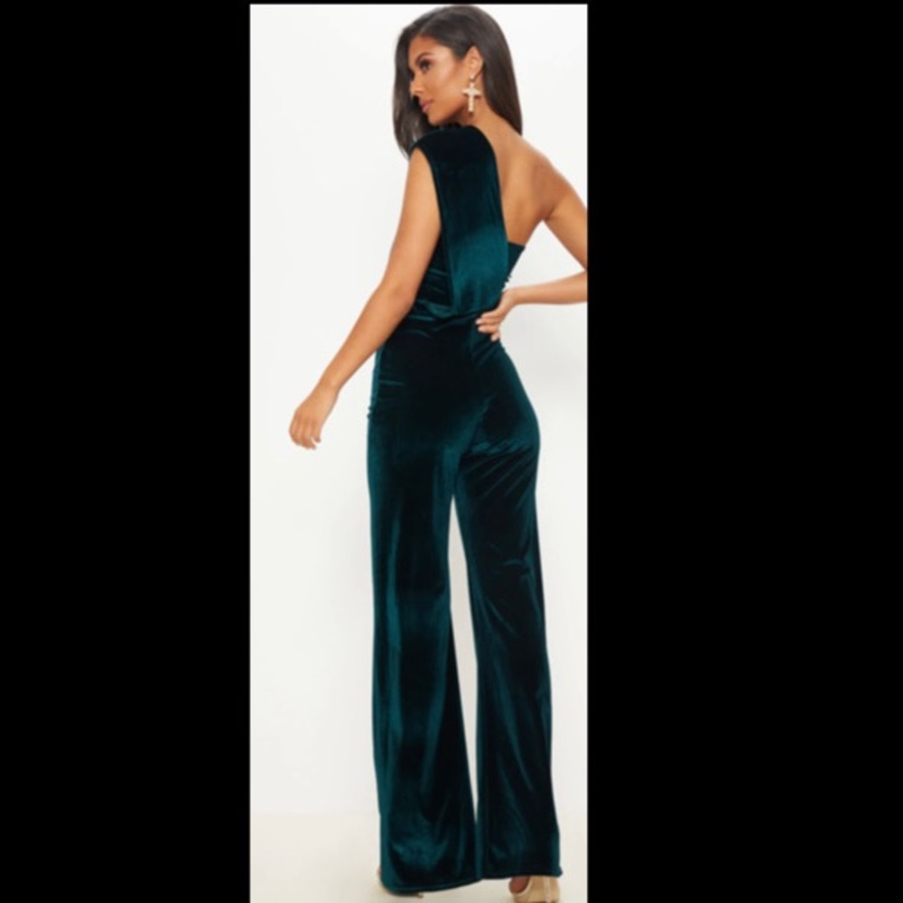 NWT - PrettyLittleThing Emerald Green Velvet Drape One Shoulder Jumpsuit